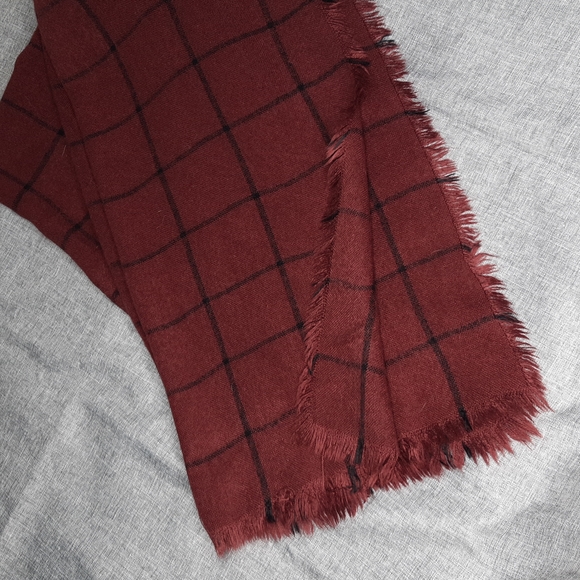 Italian vintage fringe scarf. - Picture 4 of 6